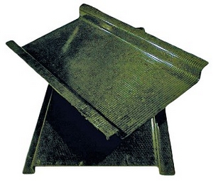 Образец композитного материала на основе углеродного волокна, отлитого в форме «Омега», толщиной 2 мм