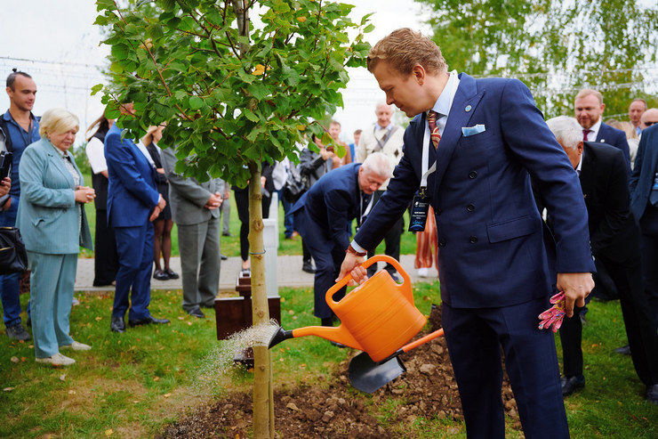 Индустриализация ближнего космоса и устойчивое развитие: Центр ЮНИДО укрепляет международное сотрудничество Индустриализация ближнего космоса и устойчивое развитие: Центр ЮНИДО укрепляет международное сотрудничество