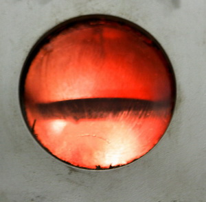 Смотровое окно печи для сжигания осадка позволяет наблюдать за процессом