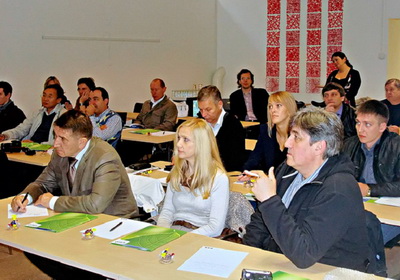 Группа российских специалистов во время образовательного тура НАУР по изучению принципов устойчивого развития в г. Векше
